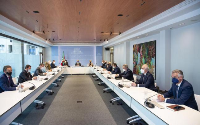 Urkullu ha recibido esta mañana a una delegación del Comité Ejecutivo de Confebask. Urkullu ha recibido esta mañana a una delegación del Comité Ejecutivo de Confebask.