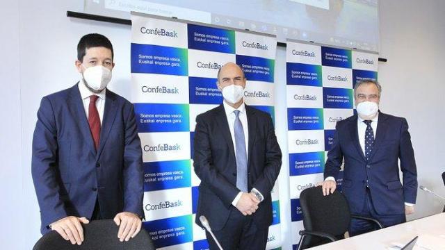 Los máximos responsables de Confebask durante la presentación de sus previsiones económicas para Euskadi para 2022