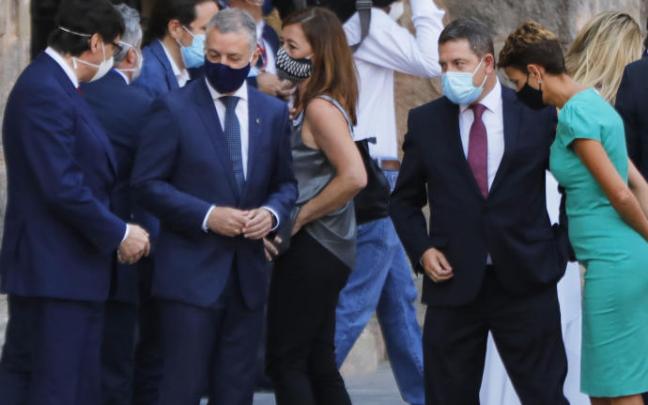 El lehendakari Iñigo Urkullu; la presidenta de Baleares, Francian Armengol; el presidente de Castilla-La Mancha, Emiliano García-Page; y la presidenta de Navarra, María Chivite, charlan con Salvador Illa en la cita del pasado año El lehendakari Iñigo Urkullu; la presidenta de Baleares, Francian Armengol; el presidente de Castilla-La Mancha, Emiliano García-Page; y la presidenta de Navarra, María Chivite, charlan con Salvador Illa en la cita del pasado año