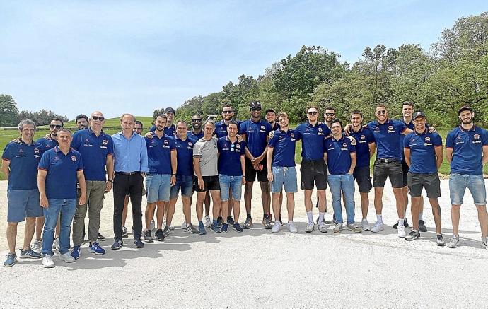 La plantilla azulgrana acudió ayer a Izki para jugar al golf y hacer dinámica de equipo. Foto: Baskonia