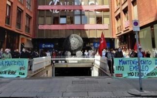 La oferta de Adeslas mantiene las condiciones laborales de los 2.134 trabajadores del IMQ y la sede en Bilbao. La oferta de Adeslas mantiene las condiciones laborales de los 2.134 trabajadores del IMQ y la sede en Bilbao.