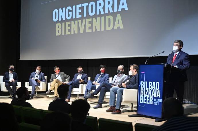 Juan Mari Aburto, alcalde de Bilbao, en la inauguración del congreso que se enmarca en el festival Bilbao Bizkaia Beer.