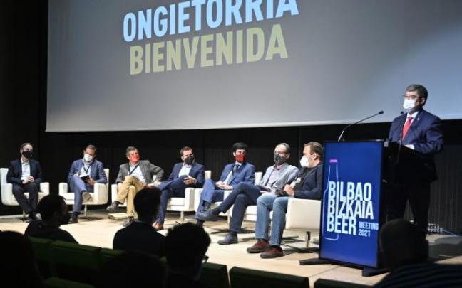 Juan Mari Aburto, alcalde de Bilbao, en la inauguración del congreso que se enmarca en el festival Bilbao Bizkaia Beer. Juan Mari Aburto, alcalde de Bilbao, en la inauguración del congreso que se enmarca en el festival Bilbao Bizkaia Beer.