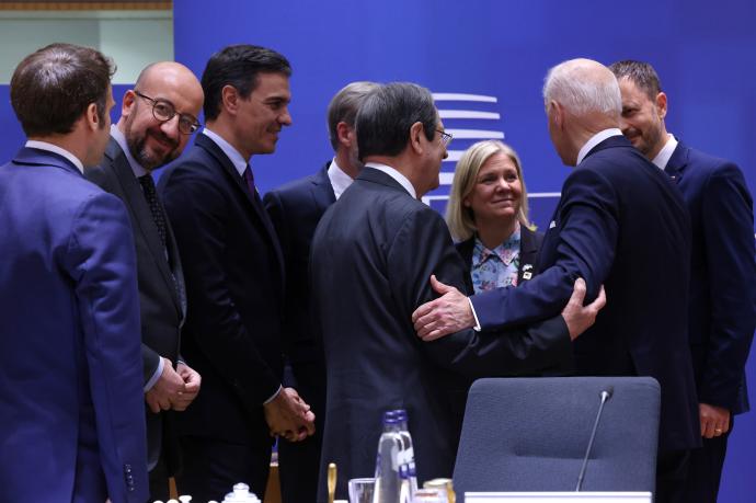 Sánchez, junto a varios líderes europeos y Joe Biden durante el Consejo Europeo.