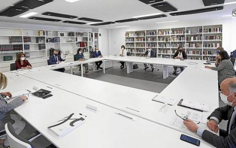 Reunión del Consejo de Dirección de Gogora, con el lehendakari Urkullu a la cabeza, el 10 de mayo de 2021. Foto: Irekia Reunión del Consejo de Dirección de Gogora, con el lehendakari Urkullu a la cabeza, el 10 de mayo de 2021. Foto: Irekia