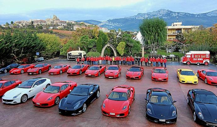 Exhibición de Ferraris en el Centro Temático del Vino Villa-Lucía, en el corazón de la Rioja Alavesa.