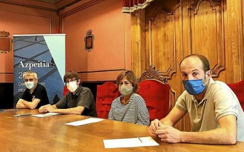 Representantes de Ikertalde y del Ayuntamiento durante la presentación del nuevo análisis sobre la vivienda.