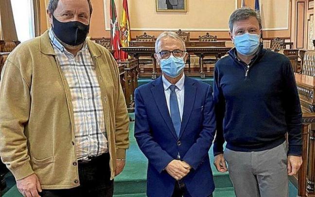 Los alcaldes Sagarzazu, Ezenarro y Santano, esta semana. Foto: N.G. Los alcaldes Sagarzazu, Ezenarro y Santano, esta semana. Foto: N.G.