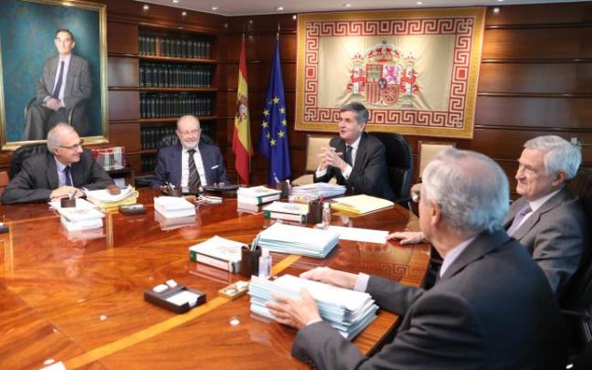 Imagen de la primera reunión del pleno del TC tras su renovación este miércoles. Imagen de la primera reunión del pleno del TC tras su renovación este miércoles.