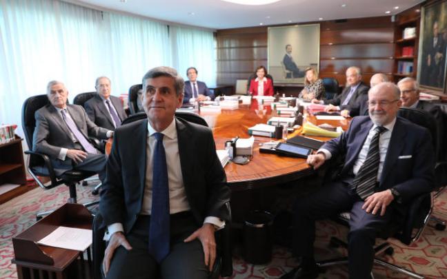 El presidente del TC, Pedro González-Trevijano junto al resto de jueces del Tribunal con mayoría conservadora. El presidente del TC, Pedro González-Trevijano junto al resto de jueces del Tribunal con mayoría conservadora.