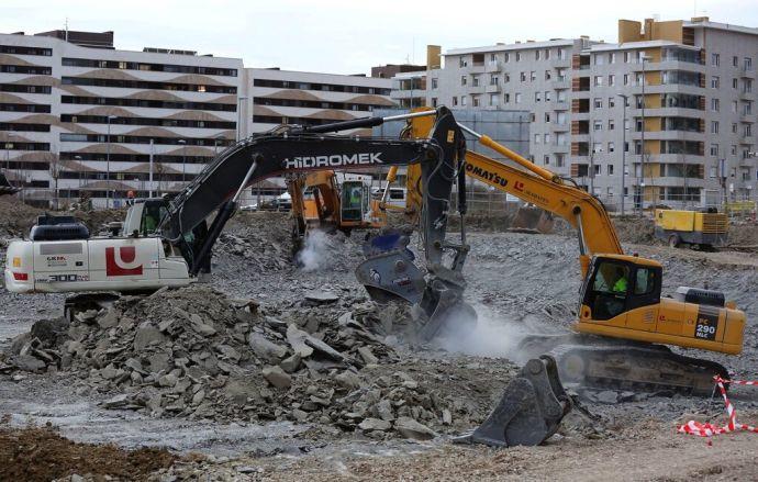 Obras en un nuevo barrio residencial cercano a Pamplona,