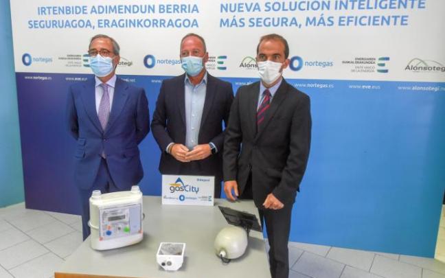 Javier Contreras, Joseba Urbieta e Iñigo Ansola explicaron ayer lunes el proyecto en el municipio. Javier Contreras, Joseba Urbieta e Iñigo Ansola explicaron ayer lunes el proyecto en el municipio.