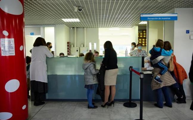 Varios niños y niñas acuden a recibir la vacuna contra el Covid-19. Varios niños y niñas acuden a recibir la vacuna contra el Covid-19.