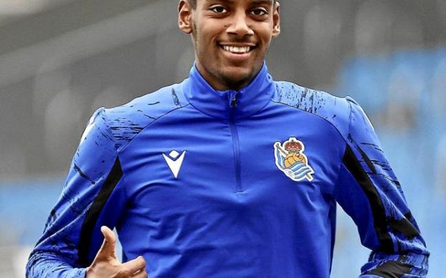 Alexander Isak vuelve a sonreír. El internacional sueco de la Real está de vuelta y hoy jugará unos minutos en Getafe. Foto: RS