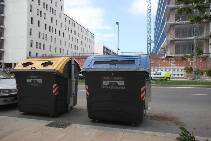 Contenedores de reciclaje en Vitoria.