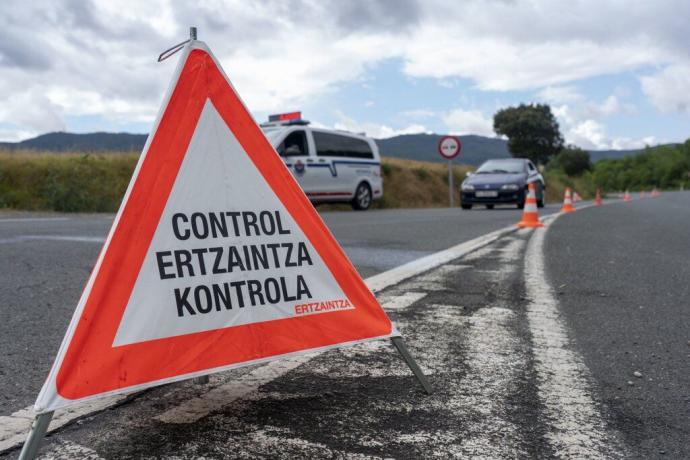 Un control de alcoholemia y drogas de la Ertzaintza.