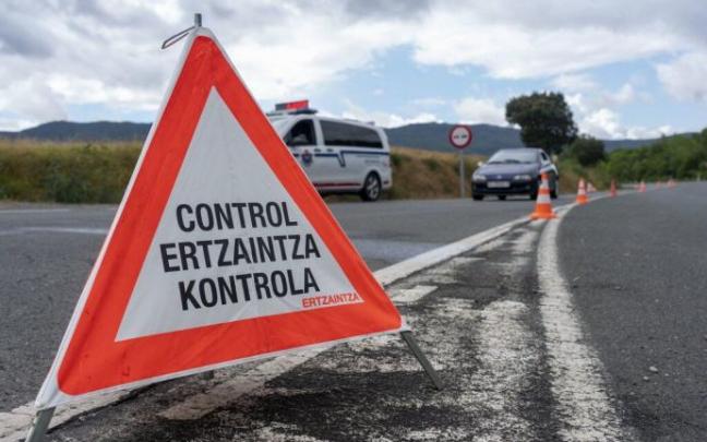 Un control de alcoholemia y drogas de la Ertzaintza.