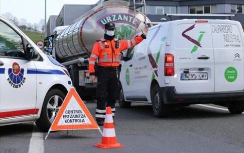 Imagen de un control de tráfico de la Ertzaintza