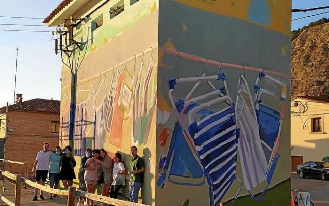 Puesta de largo del mural de la artista Paula Calavera. Puesta de largo del mural de la artista Paula Calavera.