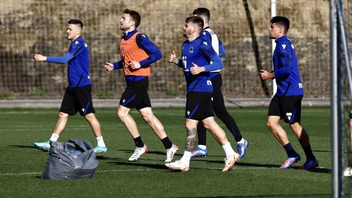 Futbolistas de la Real durante un entrenamiento en Zubieta.