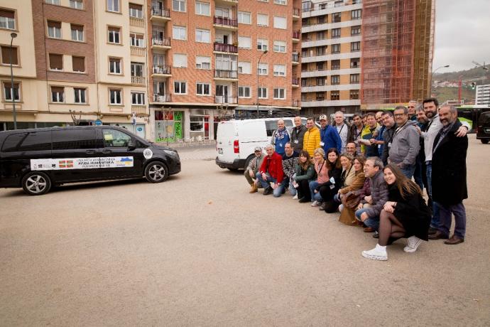 La caravana con ayuda a Ucrania ha partido este miércoles de la explanada de San Mamés en Bilbao