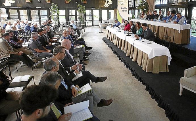 Asistentes a la asamblea de UCAN en el hotel El Toro.