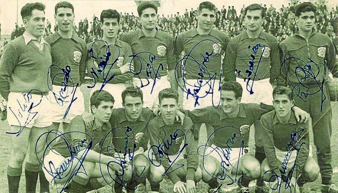 Un equipo del CD Vitoria de la temporada 1959-60, con varios albiazules en sus filas. De pie (izda. a dcha.): 'Julito', Gonzalo, Narciso, Laza, Insagurbe, Ezpeleta y Pérez Rey. Agachados (izda. a dcha.): 'Aranburu', Cañaveras, 'Coque', Legorburu 'Pajarero