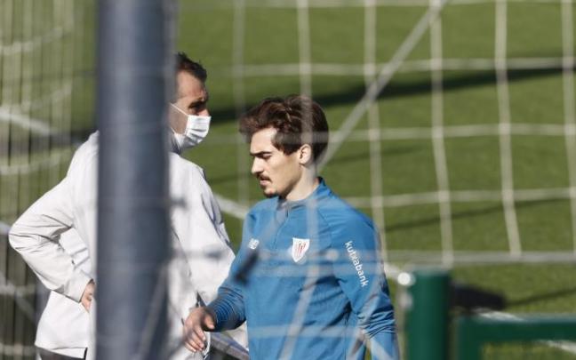 Iñigo Córdoba, en un entrenamiento en Lezama antes de recalar en el Alavés. Iñigo Córdoba, en un entrenamiento en Lezama antes de recalar en el Alavés.