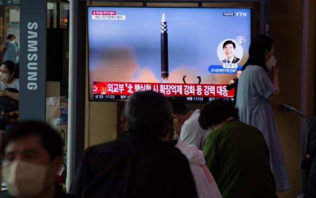 Es la primera vez que Corea del Norte lanza ocho misiles seguidos. Es la primera vez que Corea del Norte lanza ocho misiles seguidos.