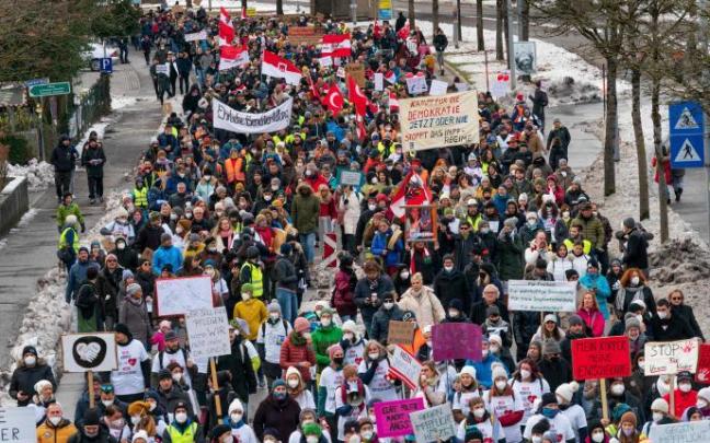 Imagen de archivo de una manifestación en Austria contra las medidas impuestas por el Gobierno.