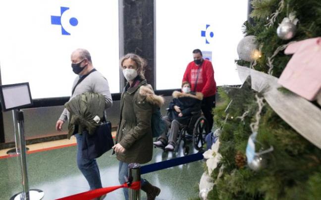 Los hospitales mantienen una calma tensa a la espera de acusar la explosión de nuevos contagios.