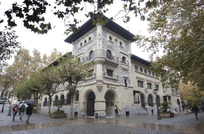 Vista del renovado edificio de Correos en la calle Postas.