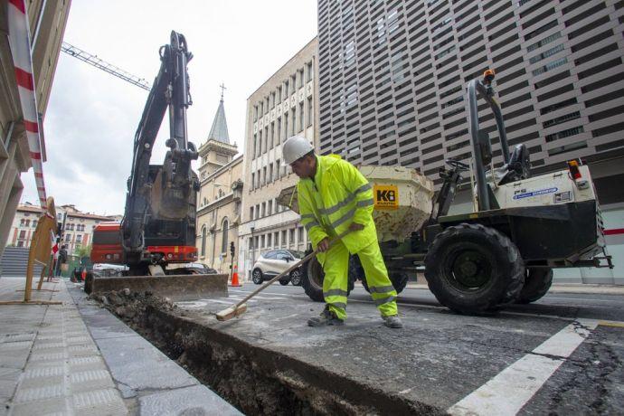 Obras en la calle Cortes de Navarra durante el plan de amabilización