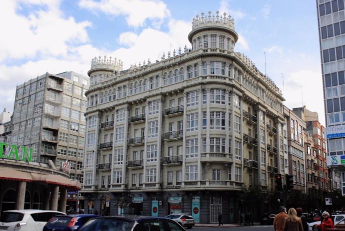 El céntrico edificio que va a heredar el Ayuntamiento de A Coruña.