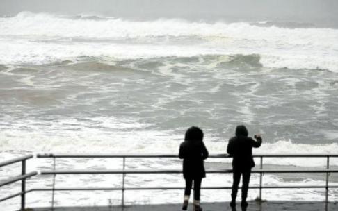 Cada cierto tiempo Euskadi vive episodios de fuertes temporales y oleaje que afectan a la primera línea de costa. Foto: Borja Guerrero Cada cierto tiempo Euskadi vive episodios de fuertes temporales y oleaje que afectan a la primera línea de costa. Foto: Borja Guerrero