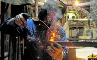 Los salarios de la industria son los más elevados en Euskadi. Foto: Efe Los salarios de la industria son los más elevados en Euskadi. Foto: Efe