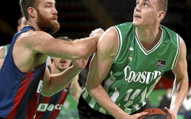 El 1x1 del Baskonia: Costello vuelve al 'cinco'
