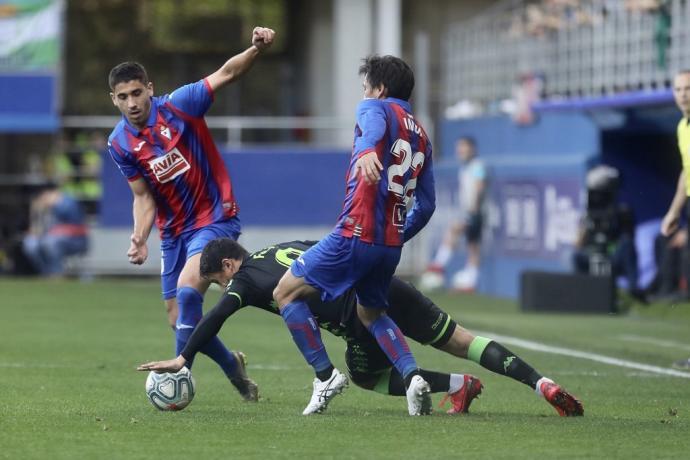 Cote, en un partido con el Eibar.