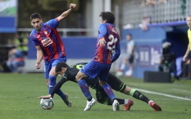 Cote, en un partido con el Eibar. Cote, en un partido con el Eibar.