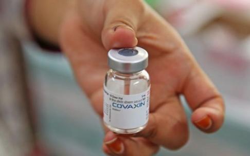 Un vial de la vacuna india Covaxin