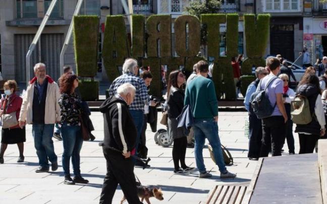 Personas en el centro de Vitoria. Personas en el centro de Vitoria.