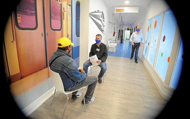 Jose, usuario del programa Erdu del Gobierno Vasco, asiste a una sesión de terapia con Aitor. Foto: Jose Mari Martínez Jose, usuario del programa Erdu del Gobierno Vasco, asiste a una sesión de terapia con Aitor. Foto: Jose Mari Martínez