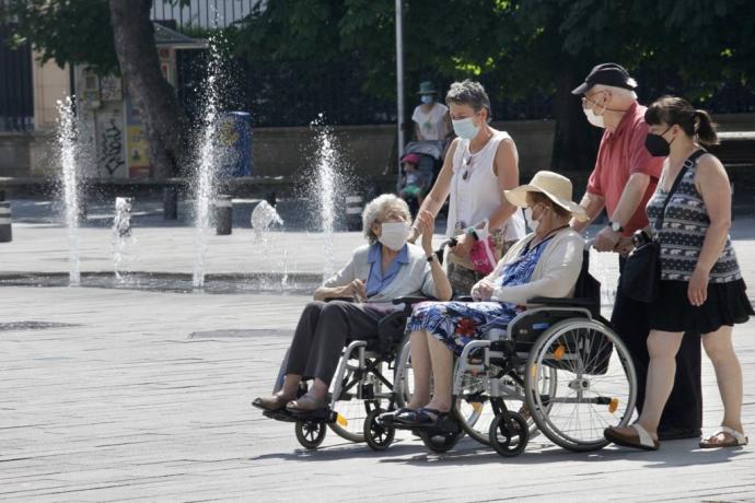 Personas en Vitoria.