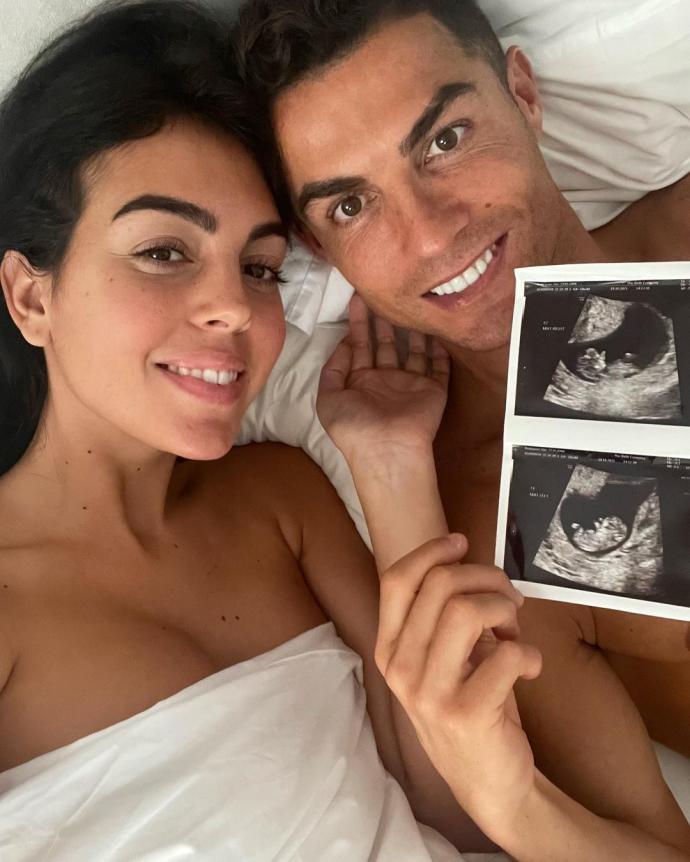 Georgina y Cristiano, anunciando en Instagram a finales de octubre que tendrían gemelos.