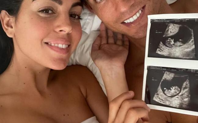 Georgina y Cristiano, anunciando en Instagram a finales de octubre que tendrían gemelos.