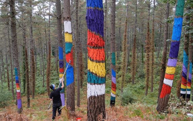 El afamado Bosque de Oma es una de las icónicas obras pictóricas de Agustín Ibarrola El afamado Bosque de Oma es una de las icónicas obras pictóricas de Agustín Ibarrola
