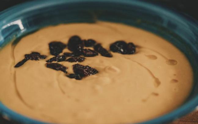 Las cremas frías ayudan a pasar los rigores estivales con ligereza y de forma saludable.