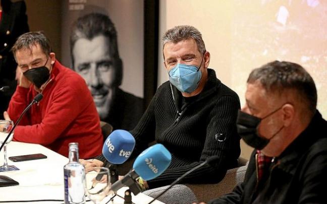 Marcos López, Juan Carlos Unzué y Luis Martín, en la presentación de ayer en El Corte Inglés de Pamplona.