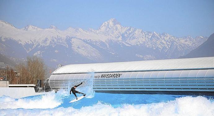 La ciudad británica de Bristol cuenta con su parque de olas desde 2019. Fotos: Wavegarden