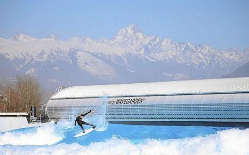 La ciudad británica de Bristol cuenta con su parque de olas desde 2019. Fotos: Wavegarden